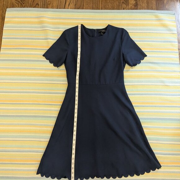 ⭐ Banana Republic Navy Scalloped Fit & Flare Dress size 0 - Picture 3 of 8